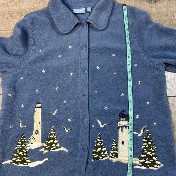Coastal Lighthouse Winter Scene Embroidered Fleece Jacket Size L - Picture 6 of 7